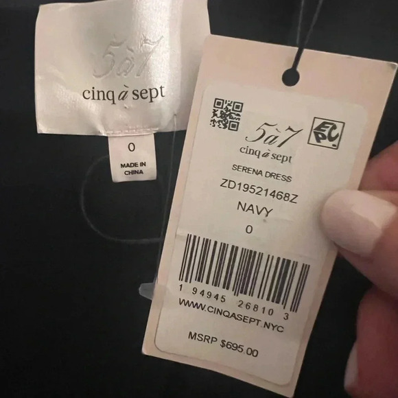 NWT-CINQ A SEPT SERENA SILK NAVY WRAP STYLE MIDI DRESS-Size 0 - Picture 6 of 6